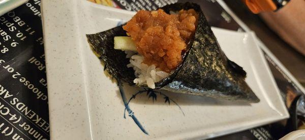 Spicy tuna handroll