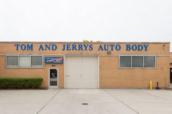 Front of building and entrance to Tom and Jerry's Auto Body