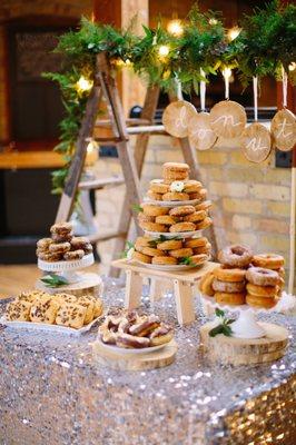 Photo by Booth Photographics, greenery by Milwaukee Flower Co., doughnuts by Holey Moley Doughnuts, planning by Mint & Lovely