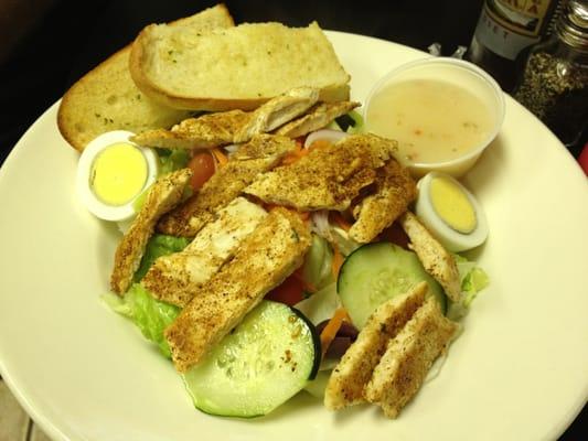 Grilled chicken garden salad