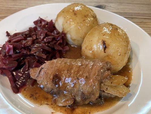 This is the rouladen, red cabbage and potato dumpling.