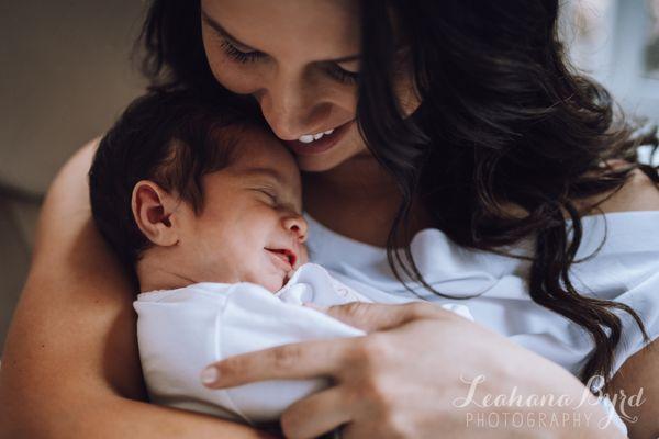 documentary newborn portrait session family photo shoot by portland oregon photographer leahana byrd photography