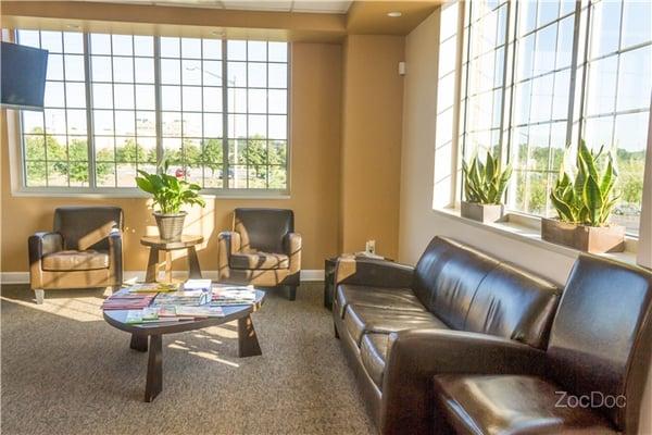 Enjoy the sun infiltrating into our open patient reception room.