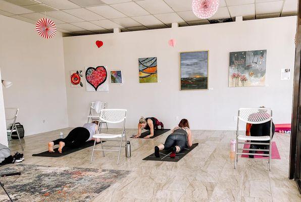 women doing a barre workout