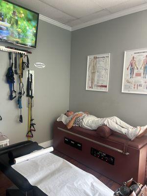 Spinal Decompression Therapy and Traction Therapy