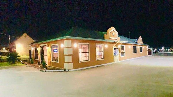 MH ExecutiveInn Hondo TX Property Exterior