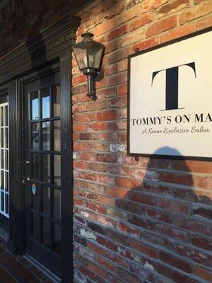 Tommy's on Main front entrance