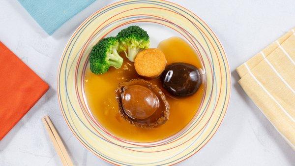 Braised Whole Abalone in Oyster Sauce