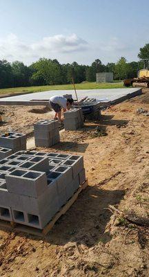 Build crawlspace in block foundation