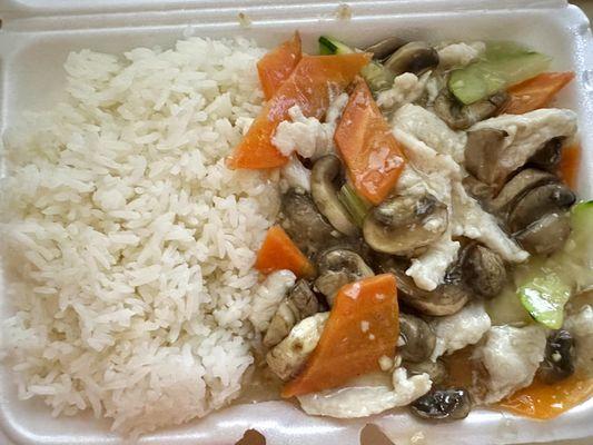 L10. Moo Goo Gai Pan