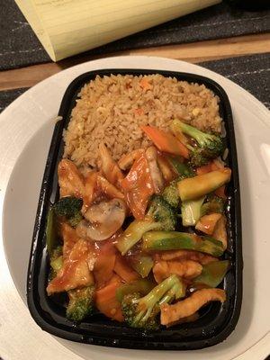 Veggies in garlic sauce with tofu