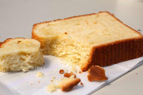 Madagascar vanilla bean pound cake ($4.80) - good (very vanilla-y and dense) but quite pricey