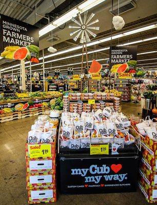 CUB FOODS in UPTOWN.  These are fruits and vegetable arranged in a fab Fall display.  So how about them apples . . .