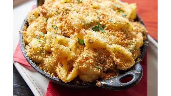 Macaroni with homemade cheese sauce and kettle chip crust.