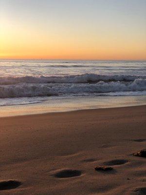 The beach is just a few steps away 
 walk out after your session & breath in that healing ocean air with toes in the sand