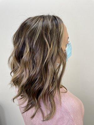 Light dimension for easy grow out with traditional highlights