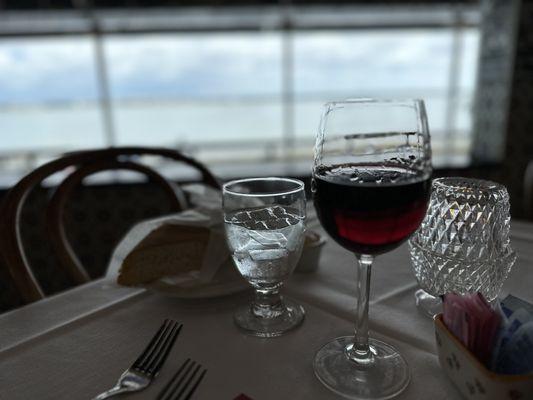 Table setting and bread