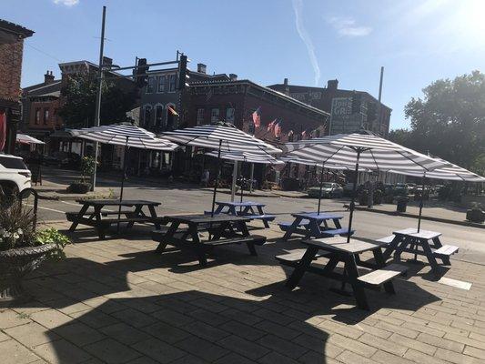 Park and picnic tables