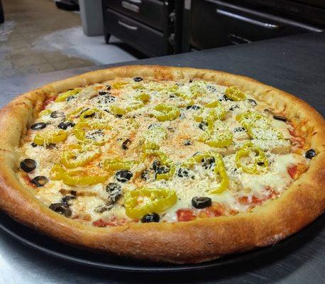 Grilled chicken, black olives, banana peppers,feta cheese