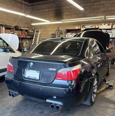 BMW E60 M5 getting LiquiMoly oil change.