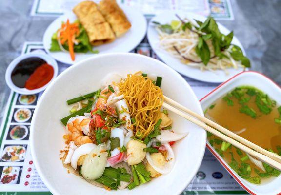 #25 Hủ Tiếu Dặc Biệt Khô: Seafood & Pork Combo Dry Noodles | $13.50 + 95 cents for egg noodles (not recommended)