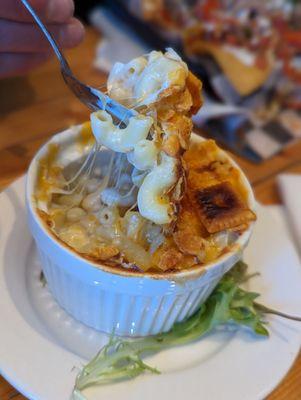 Mac n cheese topped with cheeseitz!