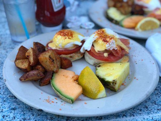 Smoked salmon Benedict