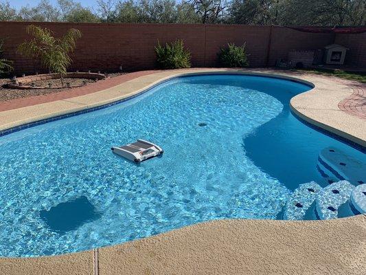 Solar pool skimmer