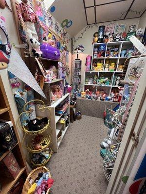 A small closet room