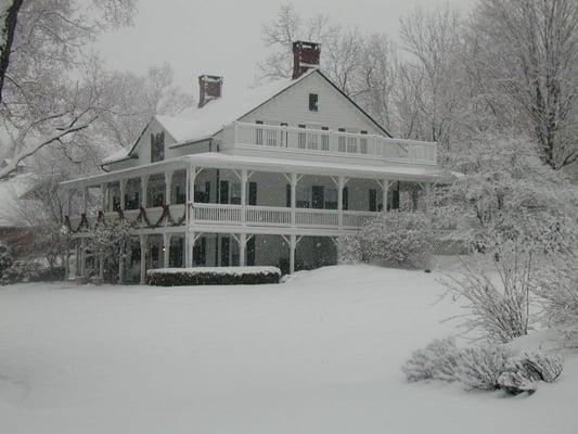 Apple Valley Inn is an Inn for all seasons!