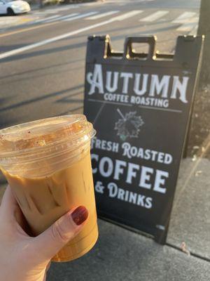 Madagascar vanilla iced latte with oat milk and cinnamon powder