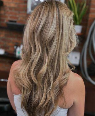 Beachy waves for a beachy blonde