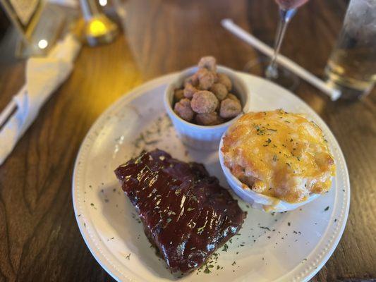 Short ribs with mac n cheese and okra