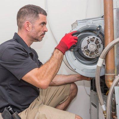 HVAC technician maintenance