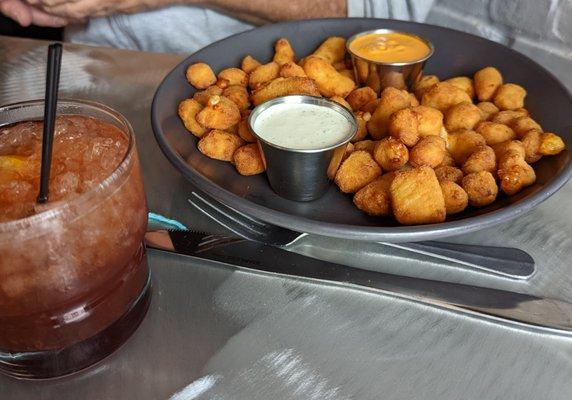 Cheese Curds appetizer and an Old Fashion cocktail