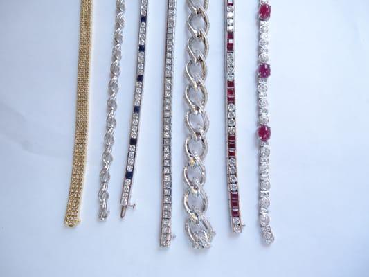 SELECTION OF BRACELETS