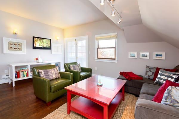 Treetop Suite / 1 BR living room view with french door balcony access