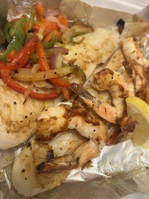 Close up of the grilled fish and shrimp