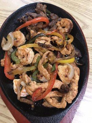 Mix fajitas: Steak, chicken and shrimp