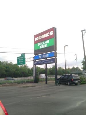 Woburn Dollar Tree -- Kohl's Plaza: 425 Washington Street, Woburn               Sign