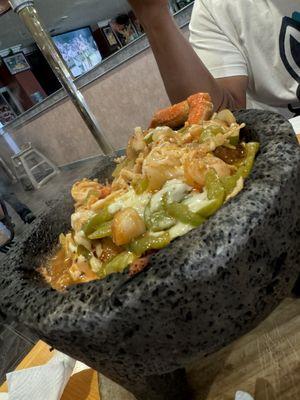 El molcajete de mariscos tenia más verdura que mariscos, no está como en otros lugares muy mal servicio las meseras nada amables