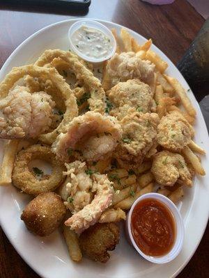 Shrimp and oysters, with onion rings