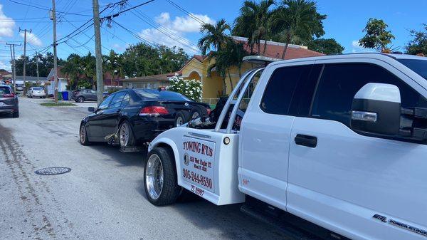 Servicio de Grúas en la ciudad de Miami Florida somos tu mejor opción llame ya comunícate ahora Towing R'Us Miami.