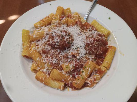 Rigatoni with marinara and meatballs is pretty good.