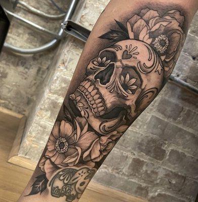 Skull tattoo by Elvia Guadian