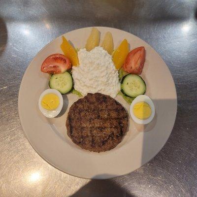 Lean and Low Salad with beef patty