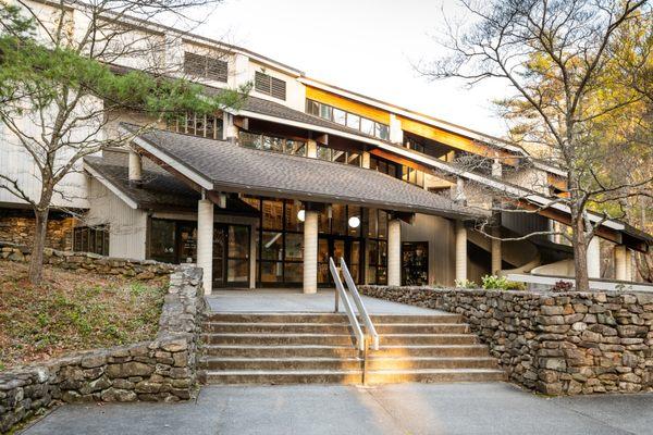 Entrance to the Folk Art Center, headquarters of the Southern Highland Craft Guild