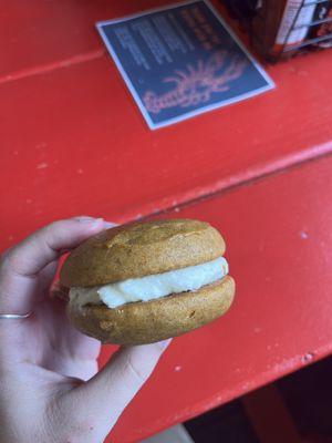 Pumpkin whoopie pie