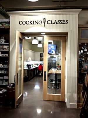 Sur La Table offers daily cooking classes