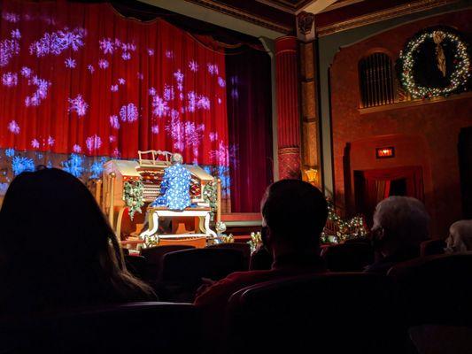 Live organ music before the show, it was fantastic!